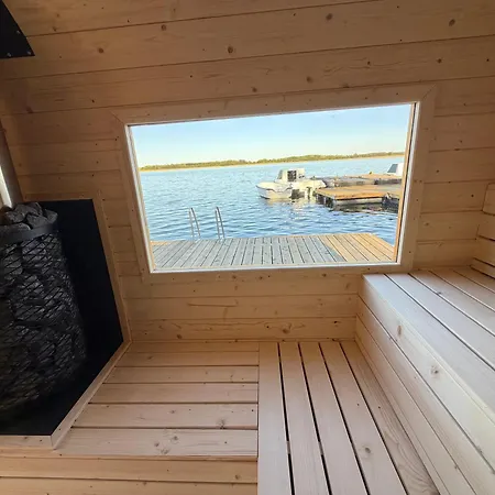Forest Marina Weltyn
